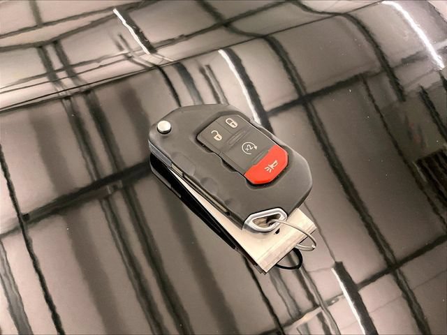 Used 2018 Jeep Wrangler Unlimited Sahara AWD/4WD image 9