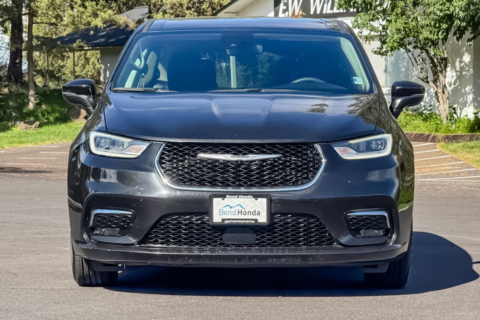 Used 2023 Chrysler Pacifica Touring-L FWD image 10