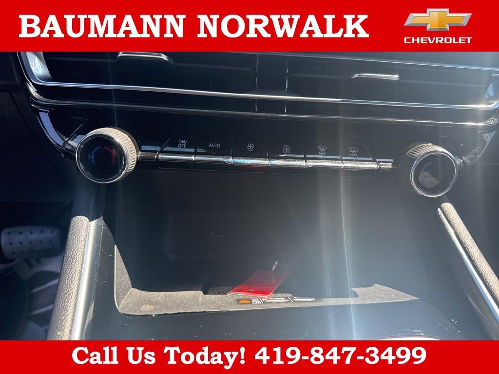 Used 2025 Chevrolet Traverse LT w/ Midnight/Sport Edition AWD/4WD image 24