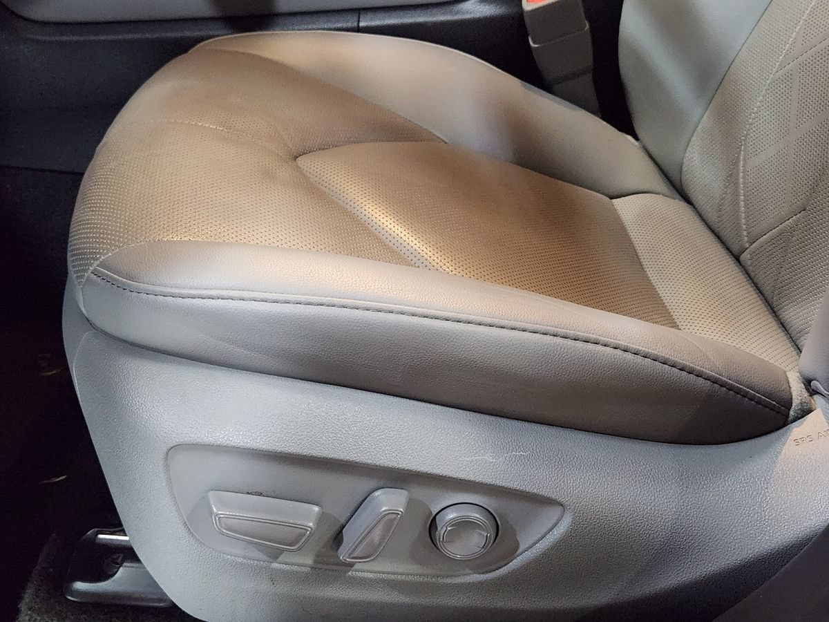 Used 2023 Toyota Highlander Platinum FWD image 44
