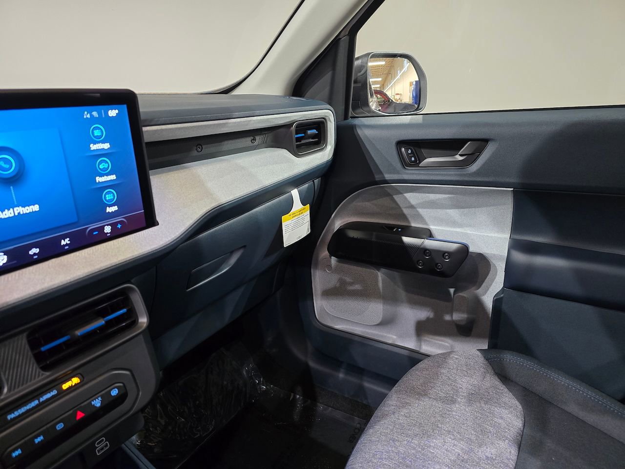 New 2025 Ford Maverick XLT image 30