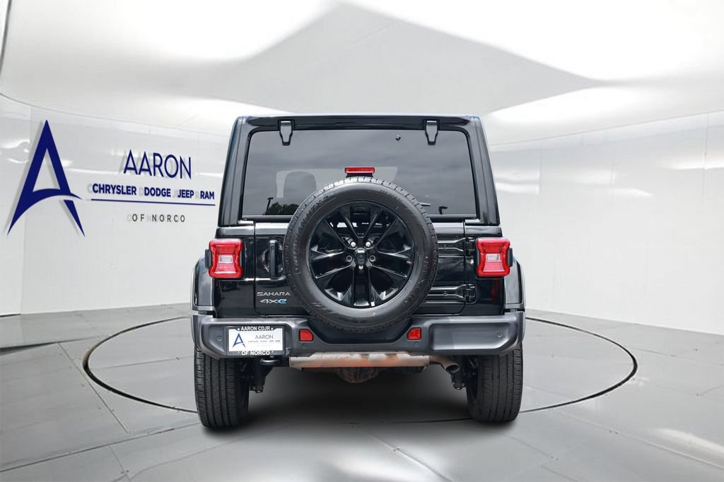 Used 2025 Jeep Wrangler Unlimited Sahara w/ Safety Group AWD/4WD image 3