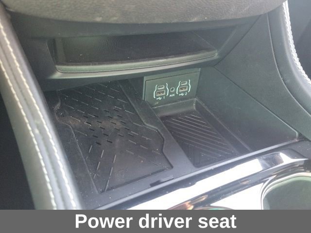 Used 2025 Chrysler Pacifica Limited image 6