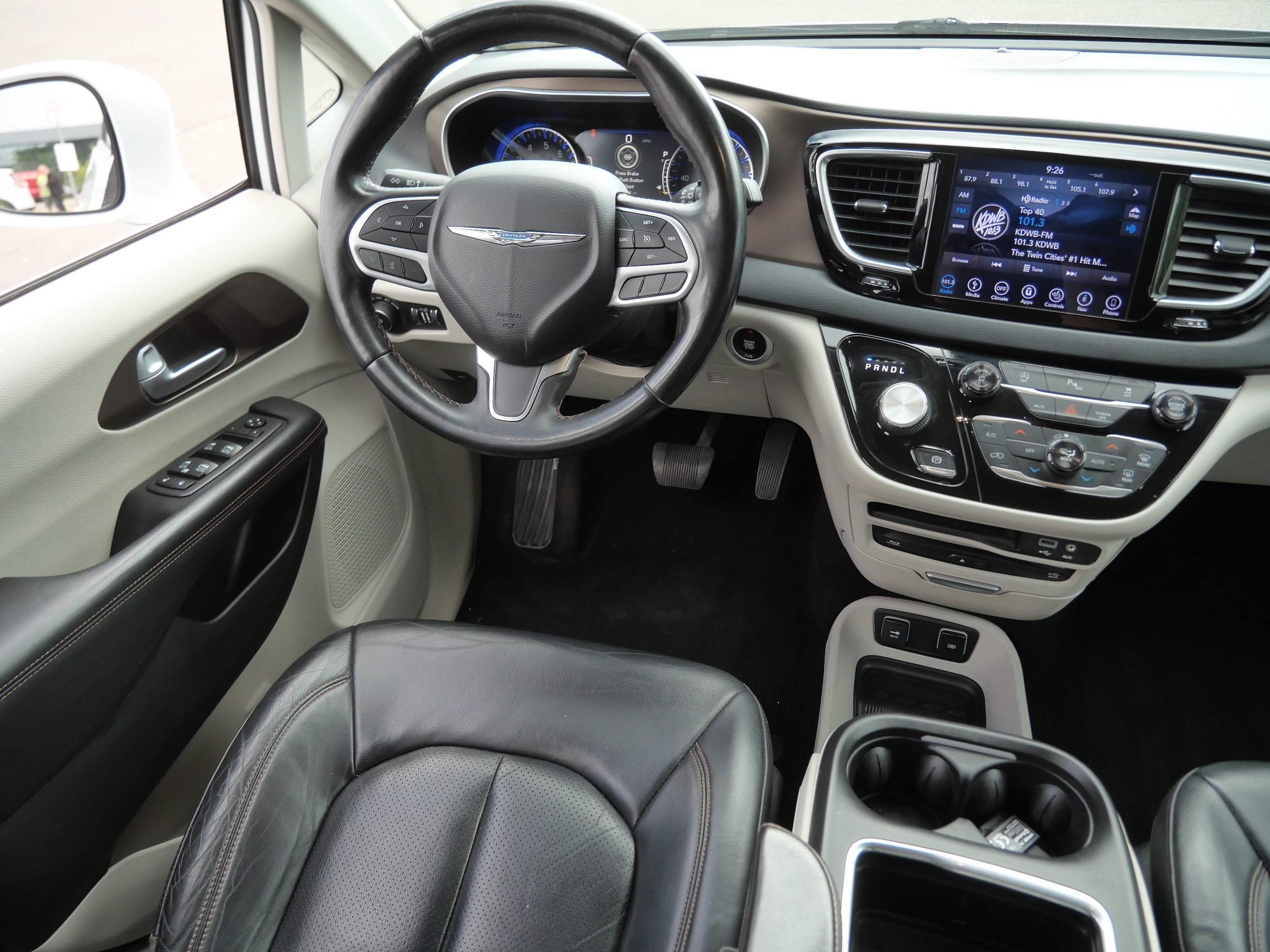 Used 2018 Chrysler Pacifica Touring-L Plus FWD image 9