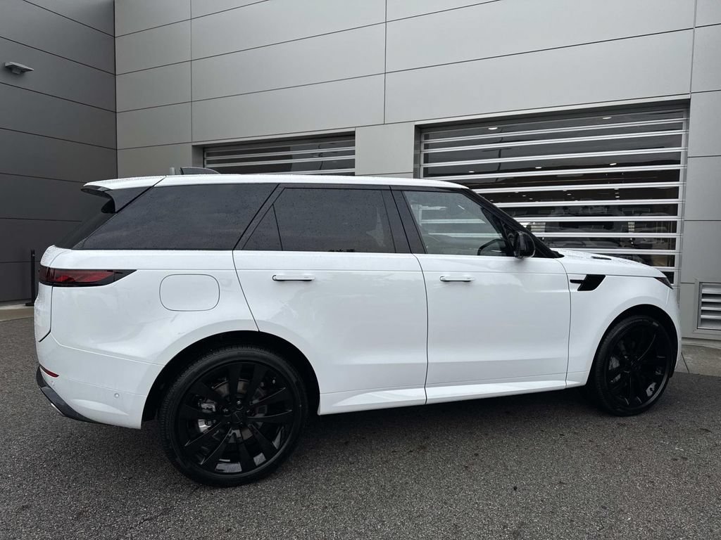 New 2026 Land Rover Range Rover Sport Dynamic SE AWD/4WD image 7
