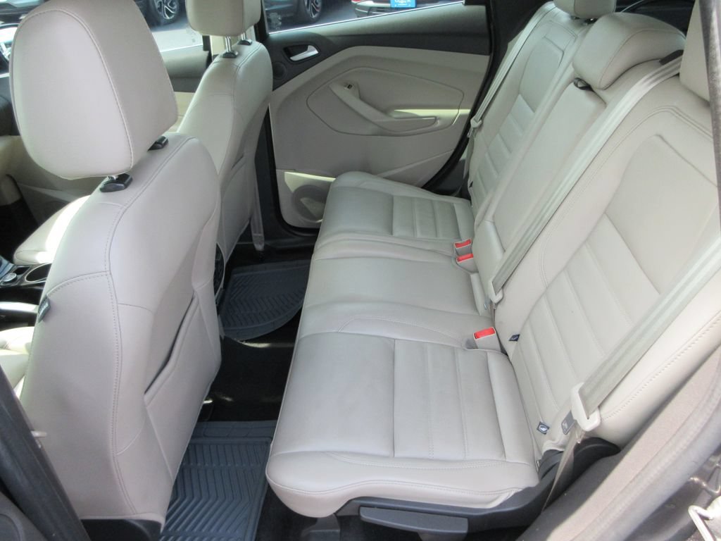 Used 2017 Ford C-MAX Energi Titanium w/ Equipment Group 501A FWD image 14