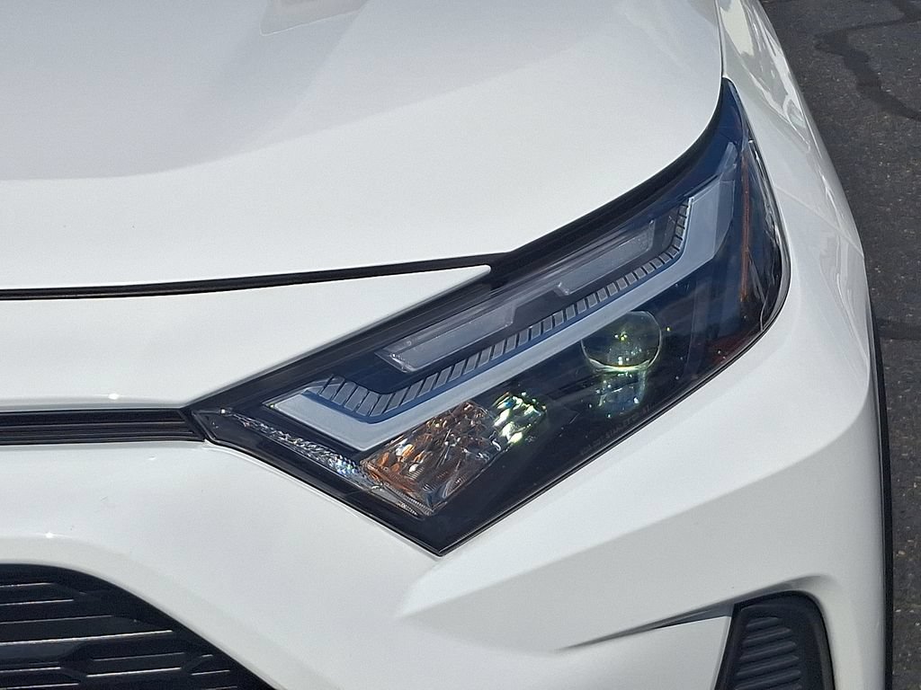 Used 2025 Toyota RAV4 LE AWD/4WD image 9