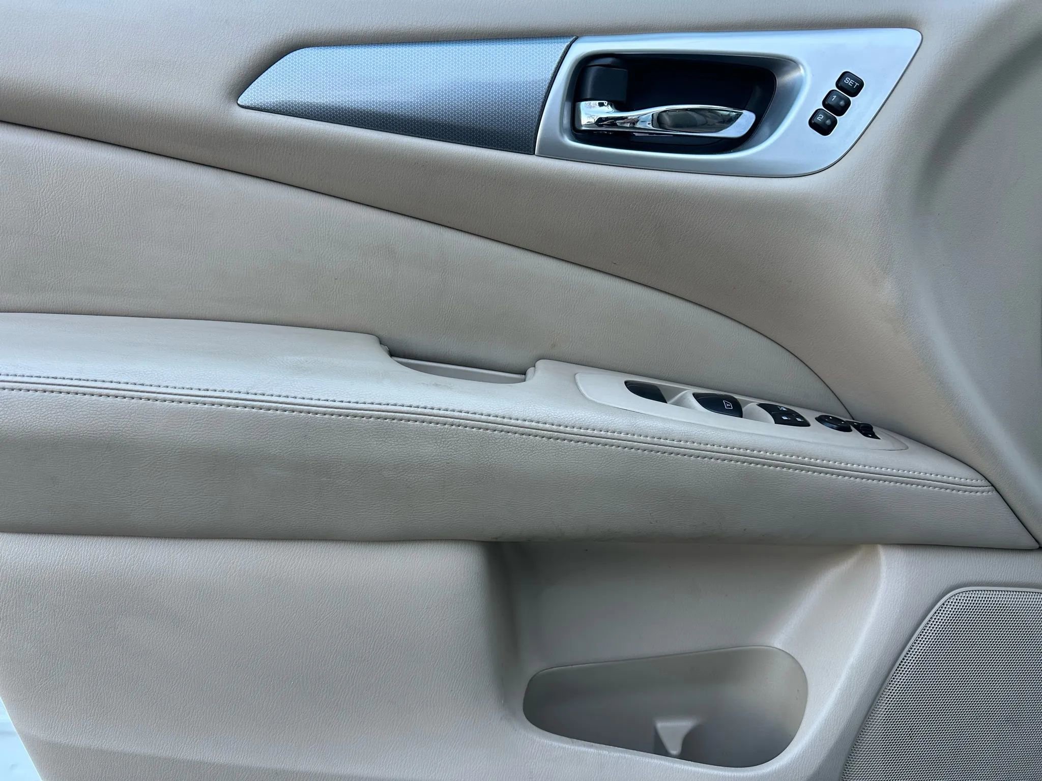 Used 2017 Nissan Pathfinder SL w/ SL Tech Package image 6