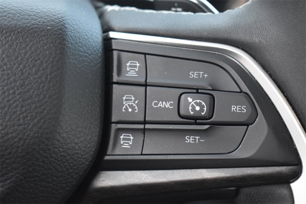 Used 2023 Jeep Grand Cherokee L Limited image 33