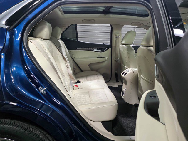 Used 2023 Buick Envision Avenir image 16