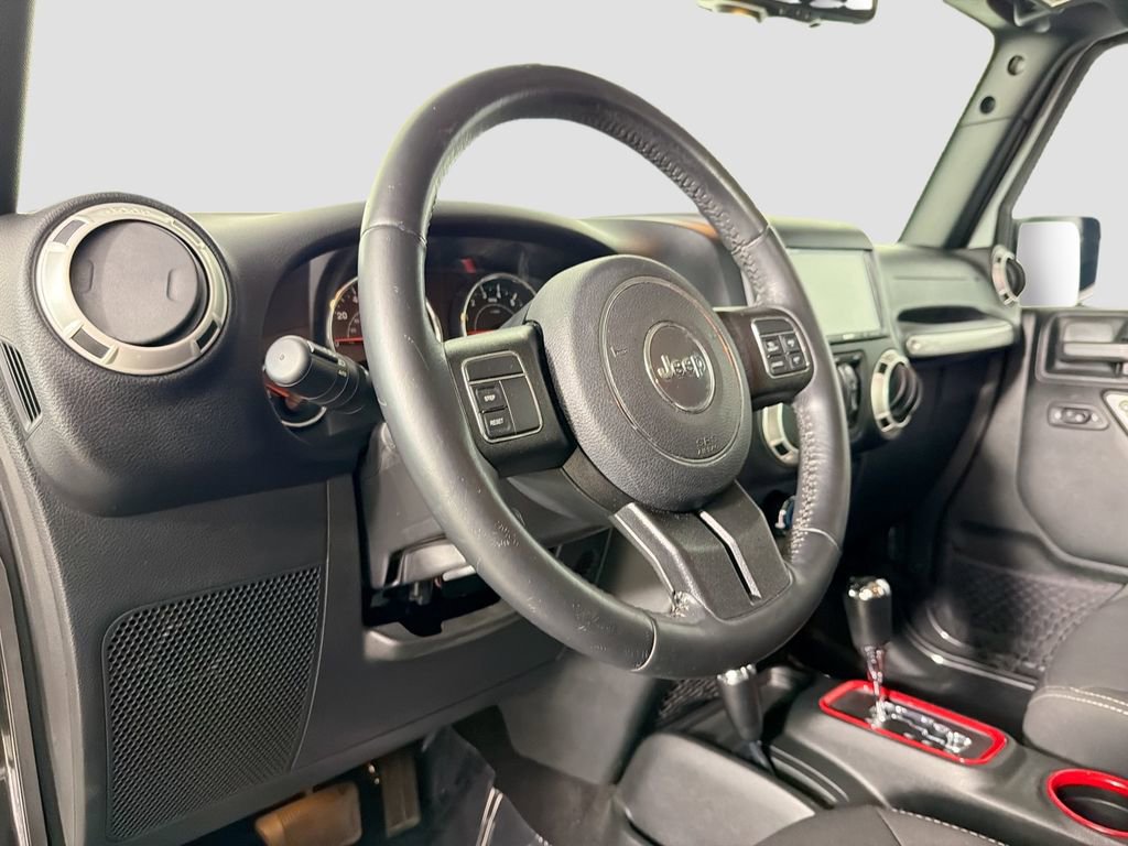 Used 2018 Jeep Wrangler Unlimited Sahara AWD/4WD image 9