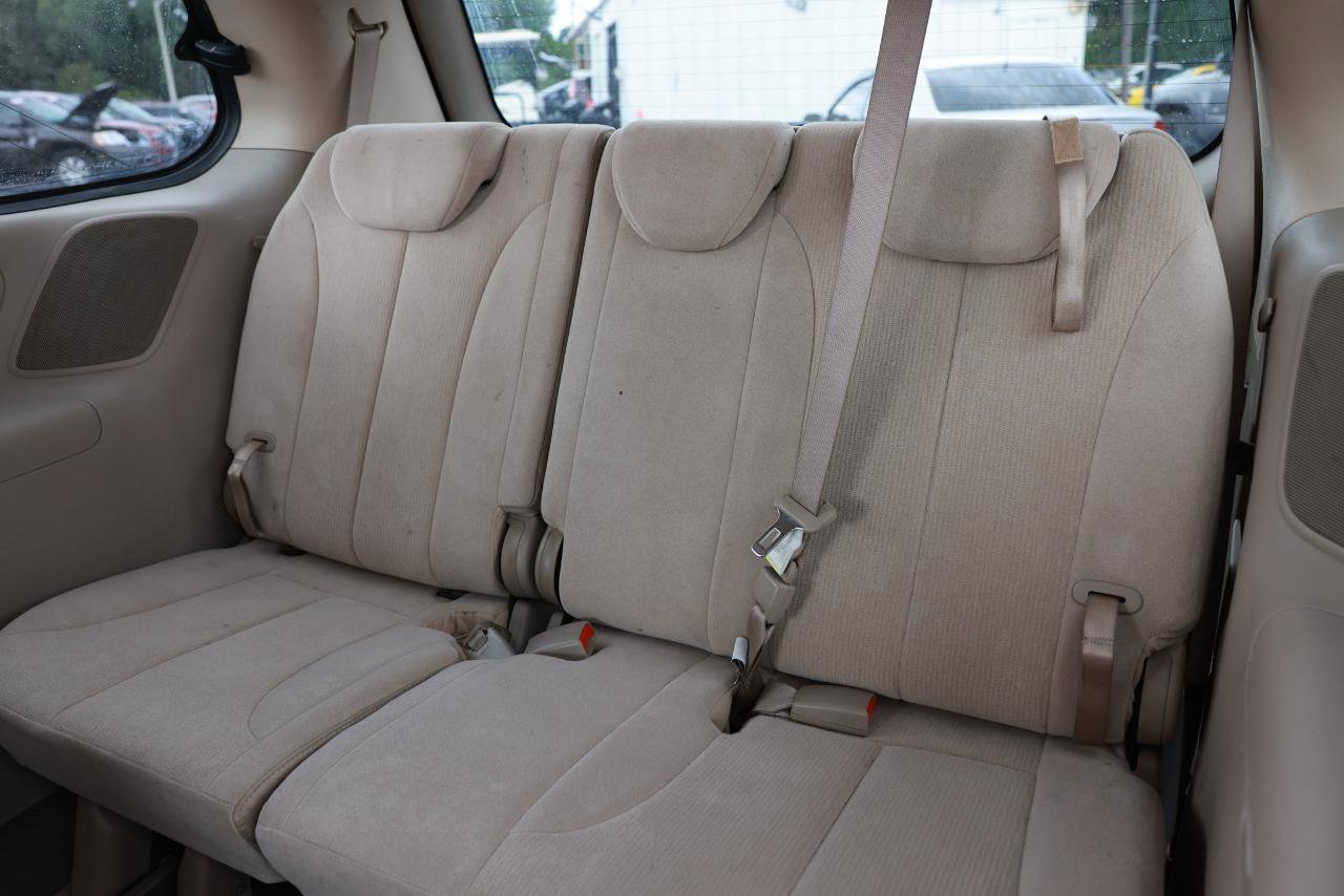 Used 2008 Kia Sedona LX image 24