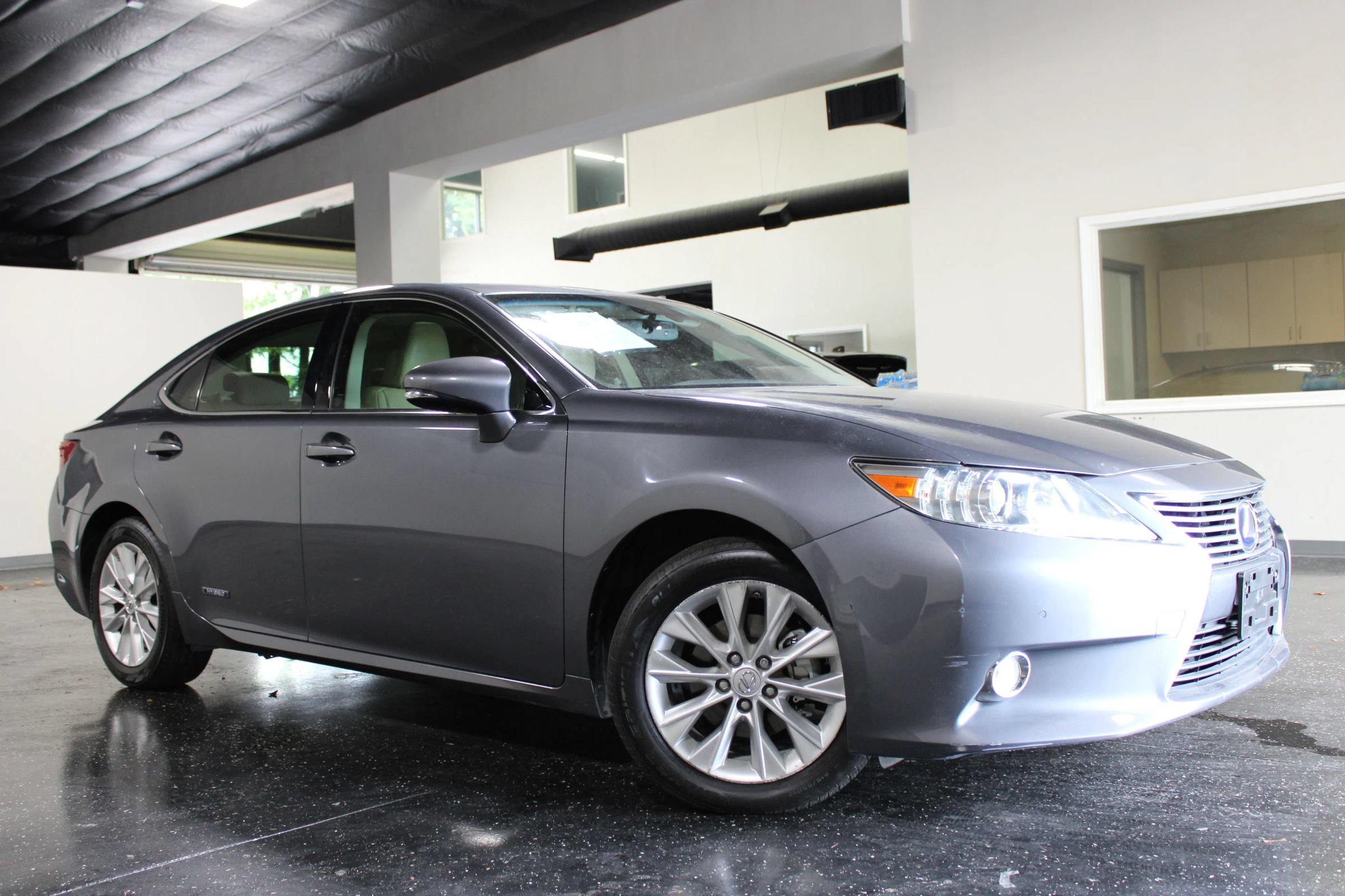 Used 2013 Lexus ES 300h w/ Luxury Pkg FWD image 41