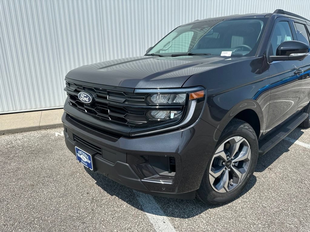 New 2027 Ford Expedition Active AWD/4WD image 2