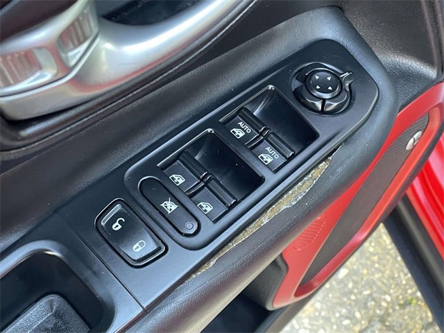 Used 2016 Jeep Renegade Trailhawk w/ Safety & Security Group image 15