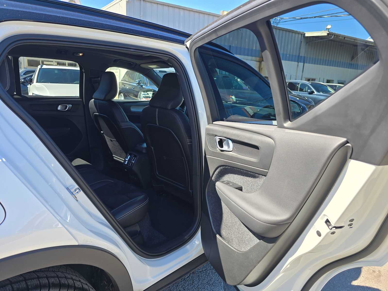 Used 2021 Volvo XC40 T5 R-Design AWD/4WD image 13