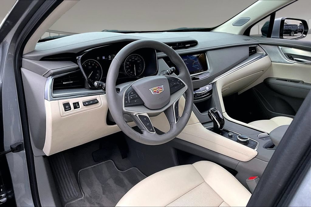 Used 2025 Cadillac XT5 Premium Luxury w/ Technology Package AWD/4WD image 13