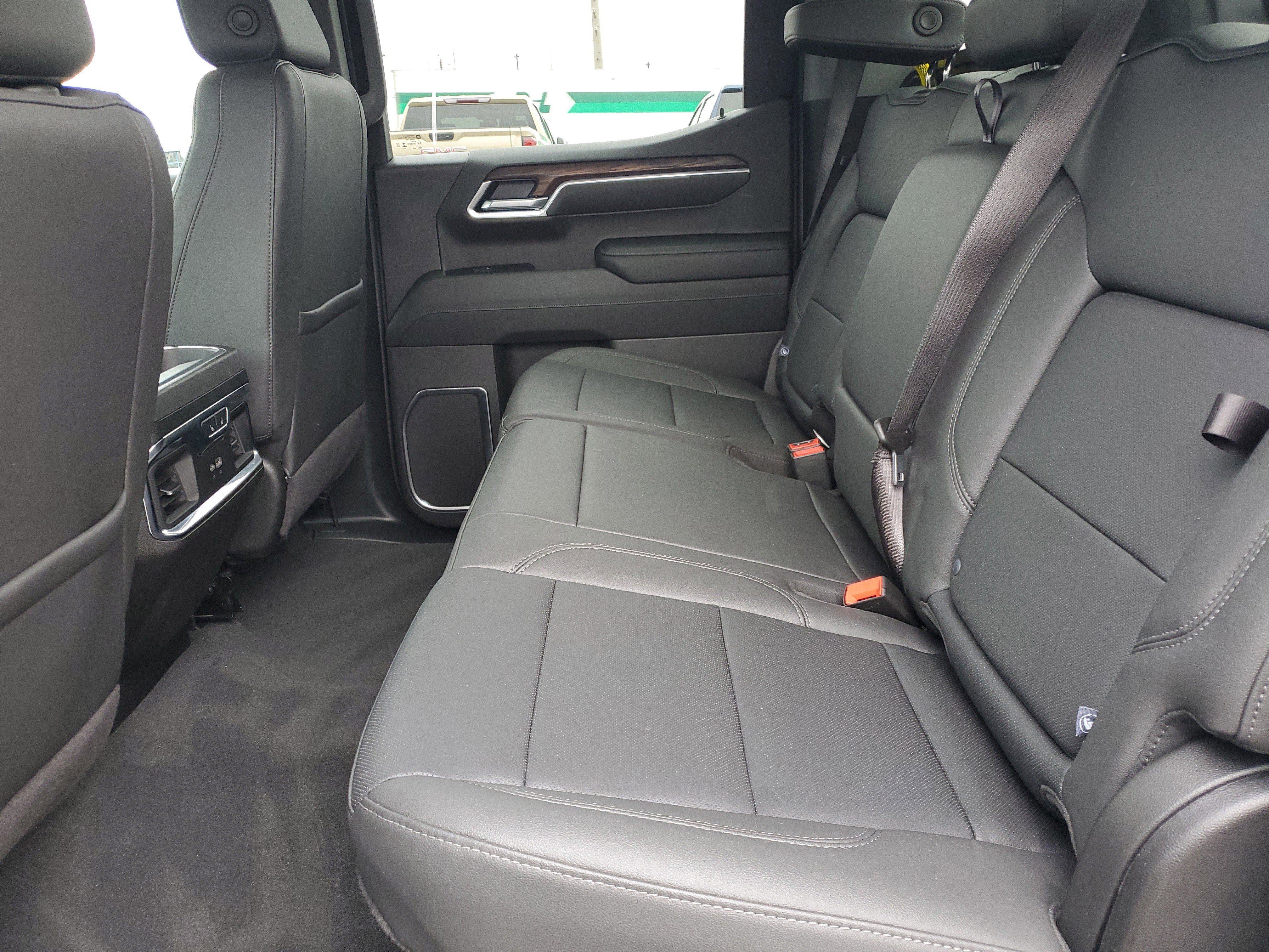 Used 2025 GMC Sierra 1500 SLT w/ SLT Premium Plus Package image 11