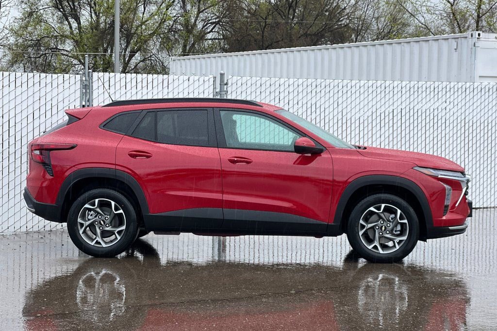 New 2026 Chevrolet Trax LT w/ Sunroof Package image 3