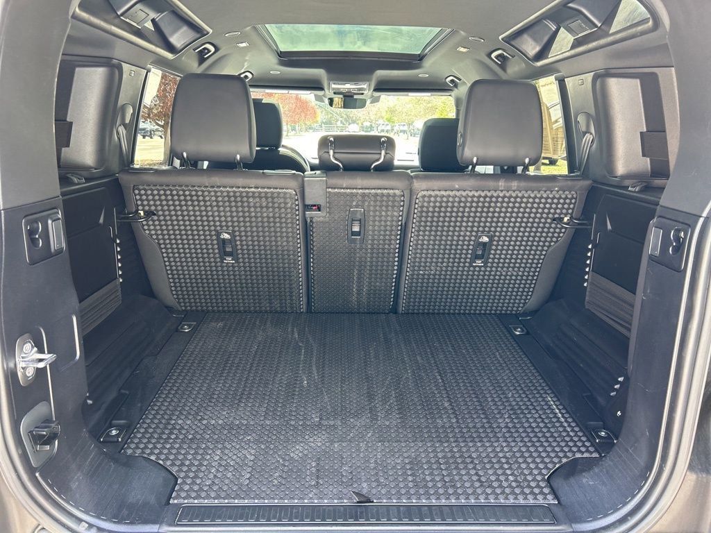 Used 2025 Land Rover Defender 110 S image 52