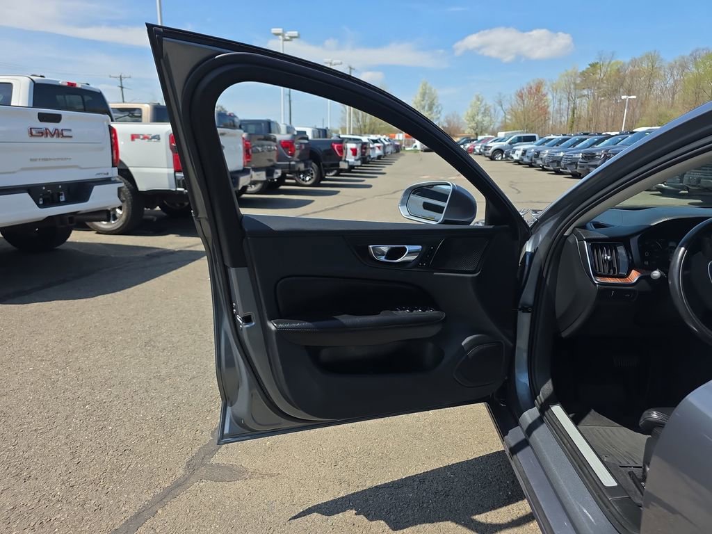 Used 2020 Volvo S60 T6 Inscription w/ Protection Package Premier image 18