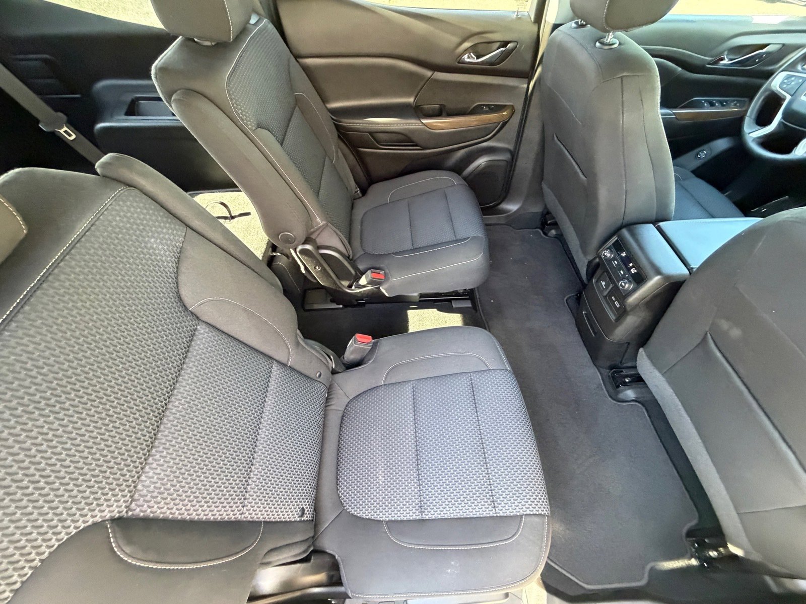 Used 2023 GMC Acadia SLE w/ Driver Convenience Package FWD image 12