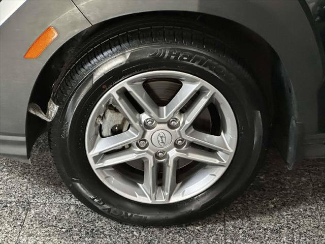 Used 2023 Hyundai Kona SE w/ Cargo Package AWD/4WD image 11