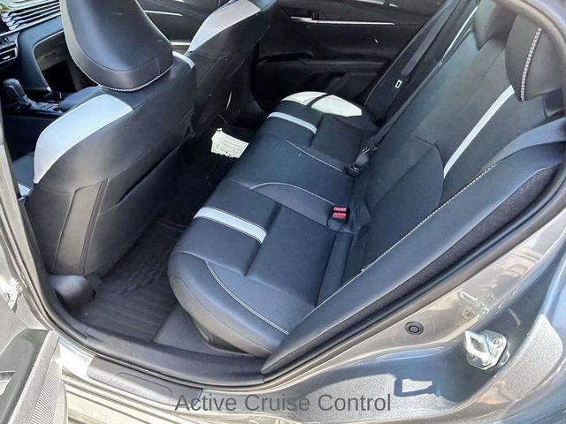 Used 2025 Toyota Camry SE FWD image 9