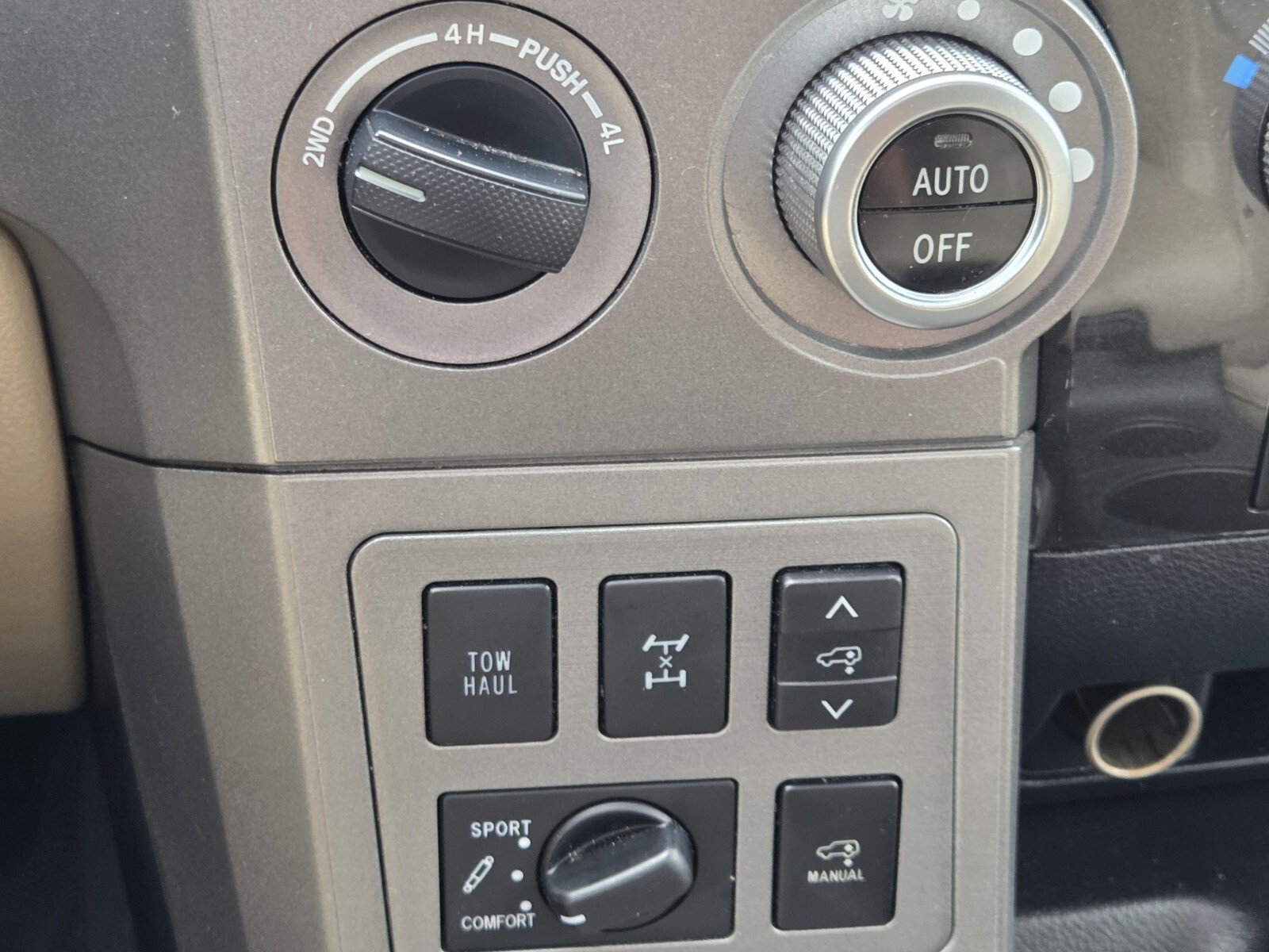Used 2017 Toyota Sequoia Platinum AWD/4WD image 23