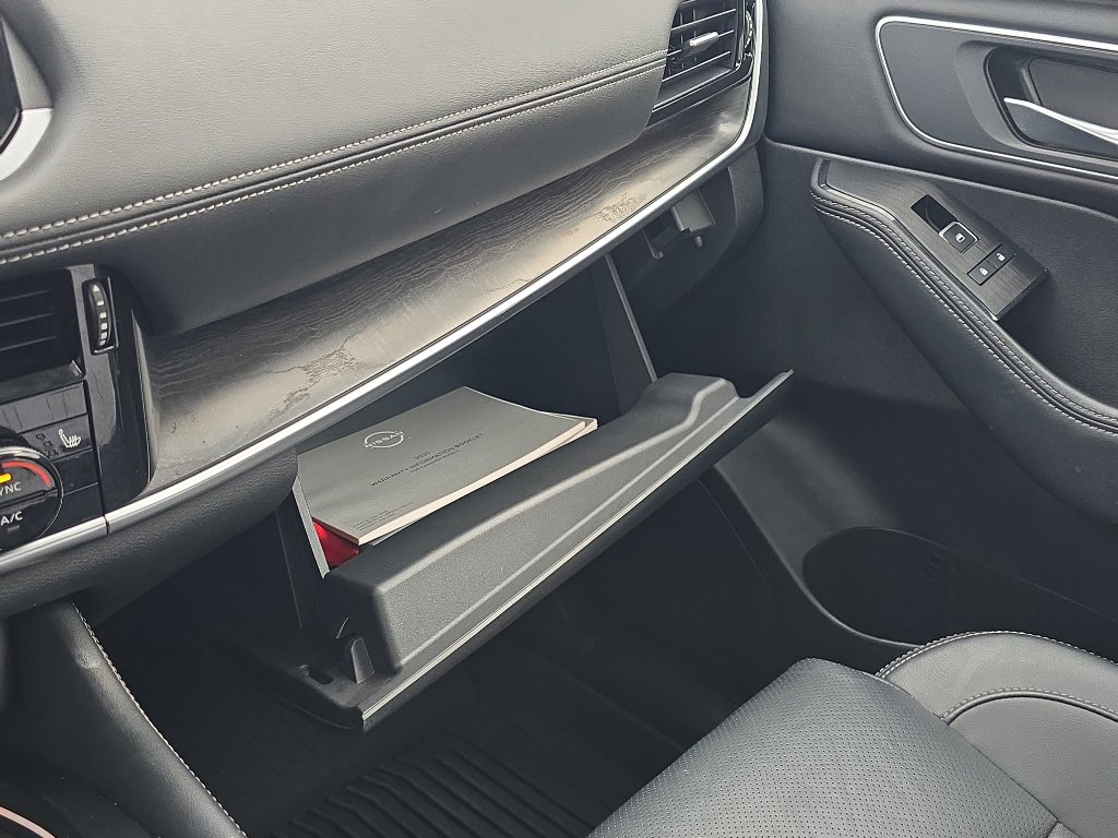 Used 2021 Nissan Rogue Platinum image 32