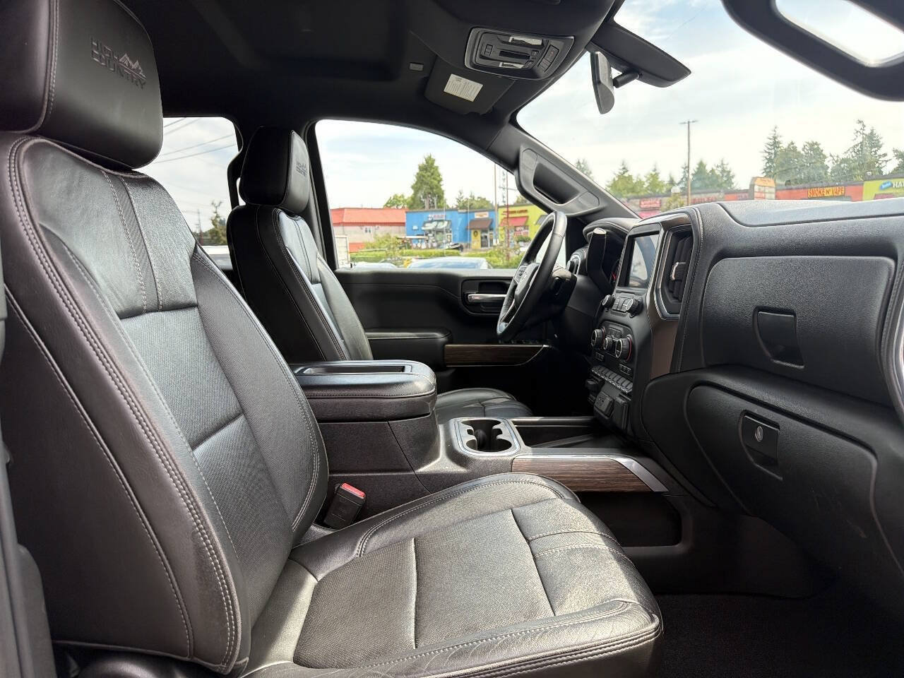 Used 2019 Chevrolet Silverado 1500 High Country w/ Technology Package AWD/4WD image 16