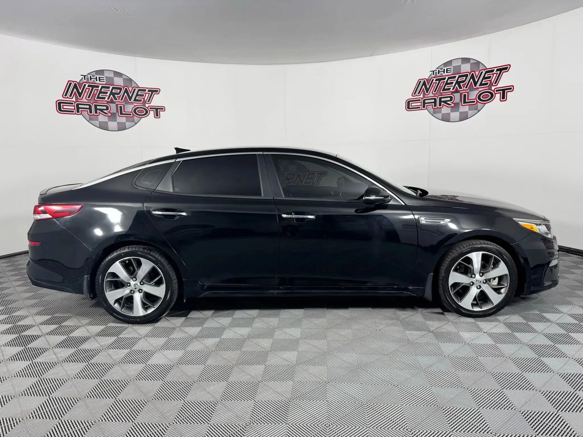 Used 2019 Kia Optima S FWD image 8