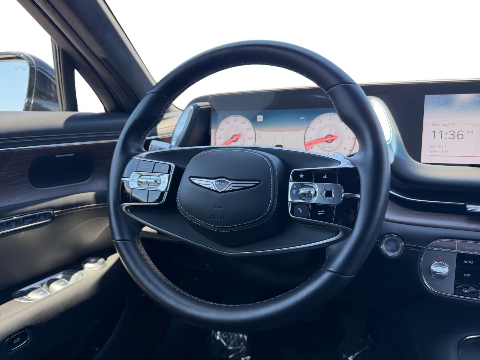 Used 2025 Genesis G90 3.5T AWD/4WD image 12