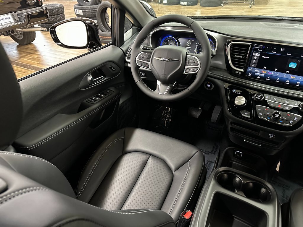 New 2026 Chrysler Pacifica Select image 14