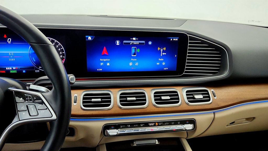 Used 2025 Mercedes-Benz GLE 450e 4MATIC w/ Winter Package image 16