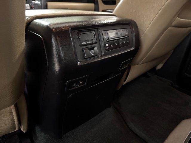 Used 2016 Toyota Sequoia Platinum image 22