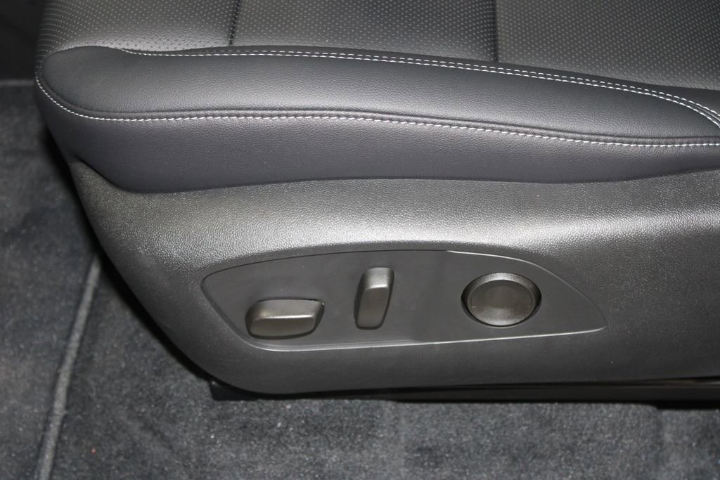 New 2026 Chevrolet Traverse LT w/ Sun and Wheel Package FWD image 17