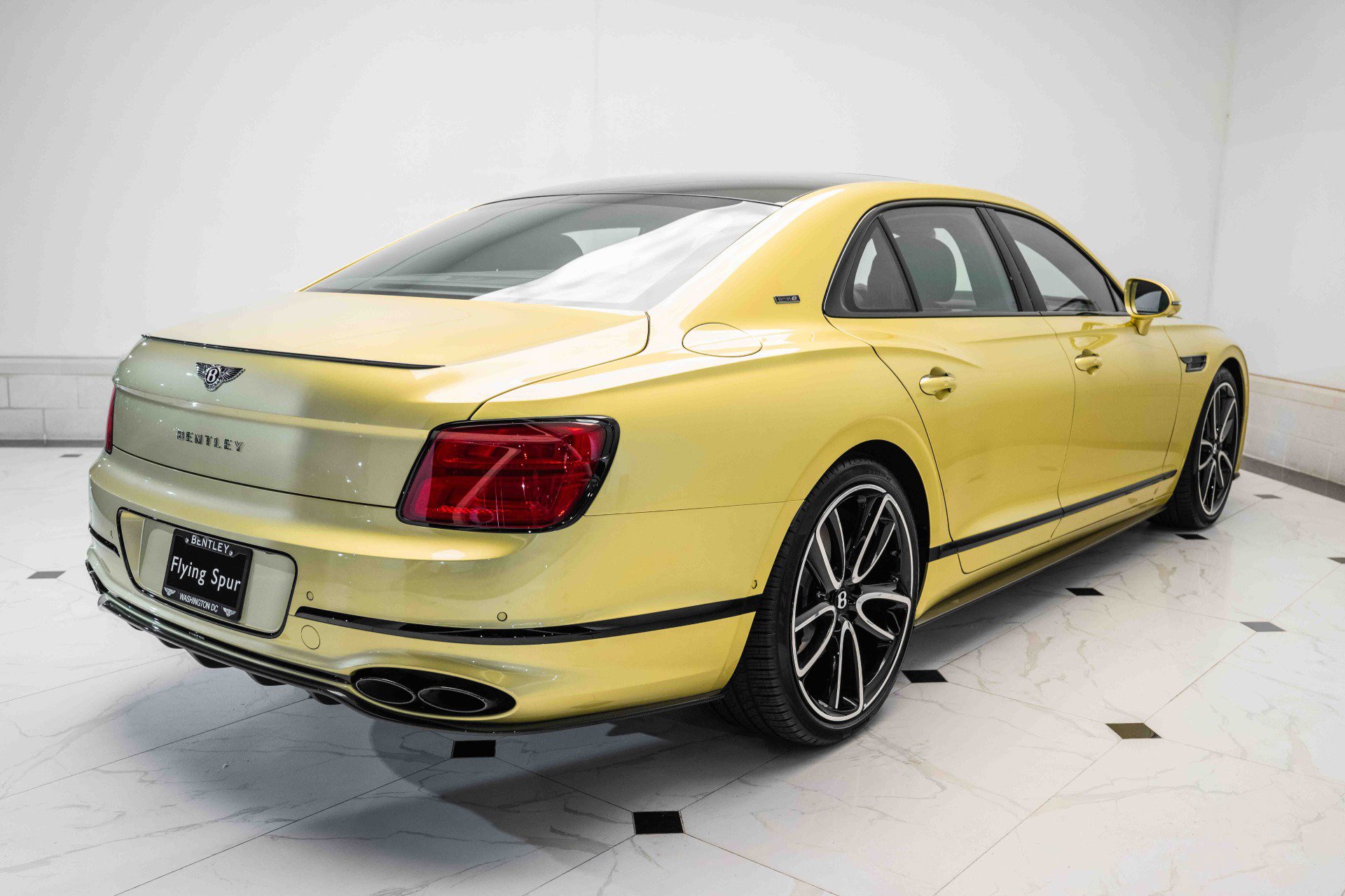 Used 2024 Bentley Flying Spur V8 image 11