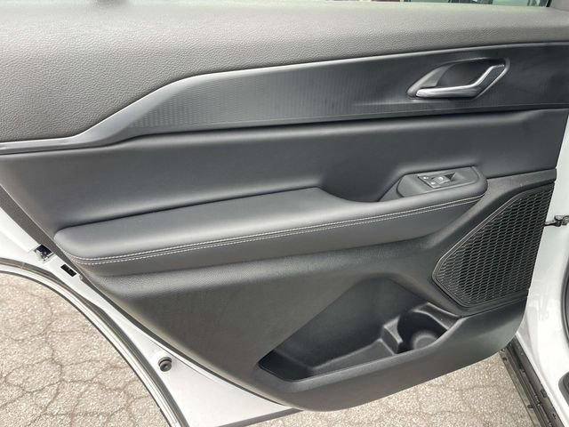 New 2025 Jeep Grand Cherokee L Altitude image 18