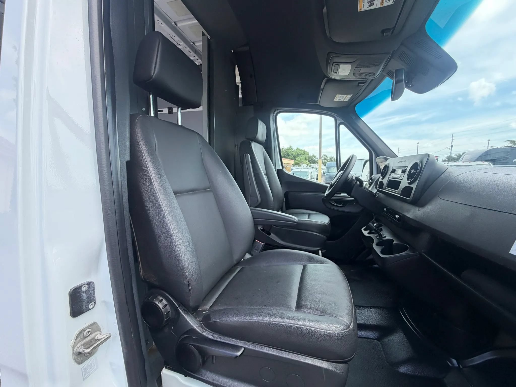 Used 2024 Mercedes-Benz Sprinter 2500 image 19