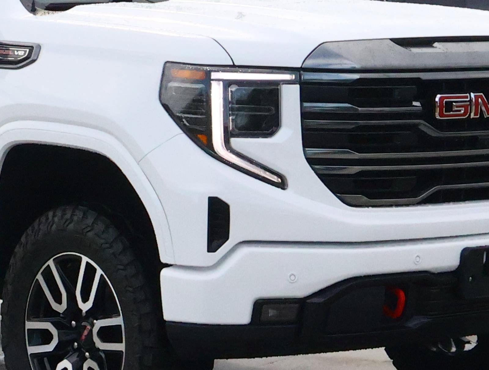 Used 2024 GMC Sierra 1500 AT4 w/ Technology Package AWD/4WD image 7