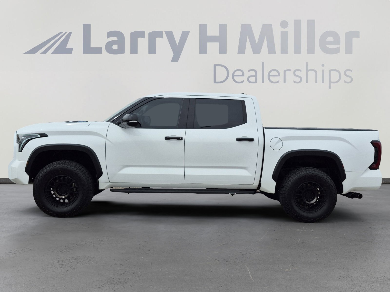 Used 2022 Toyota Tundra Limited image 2