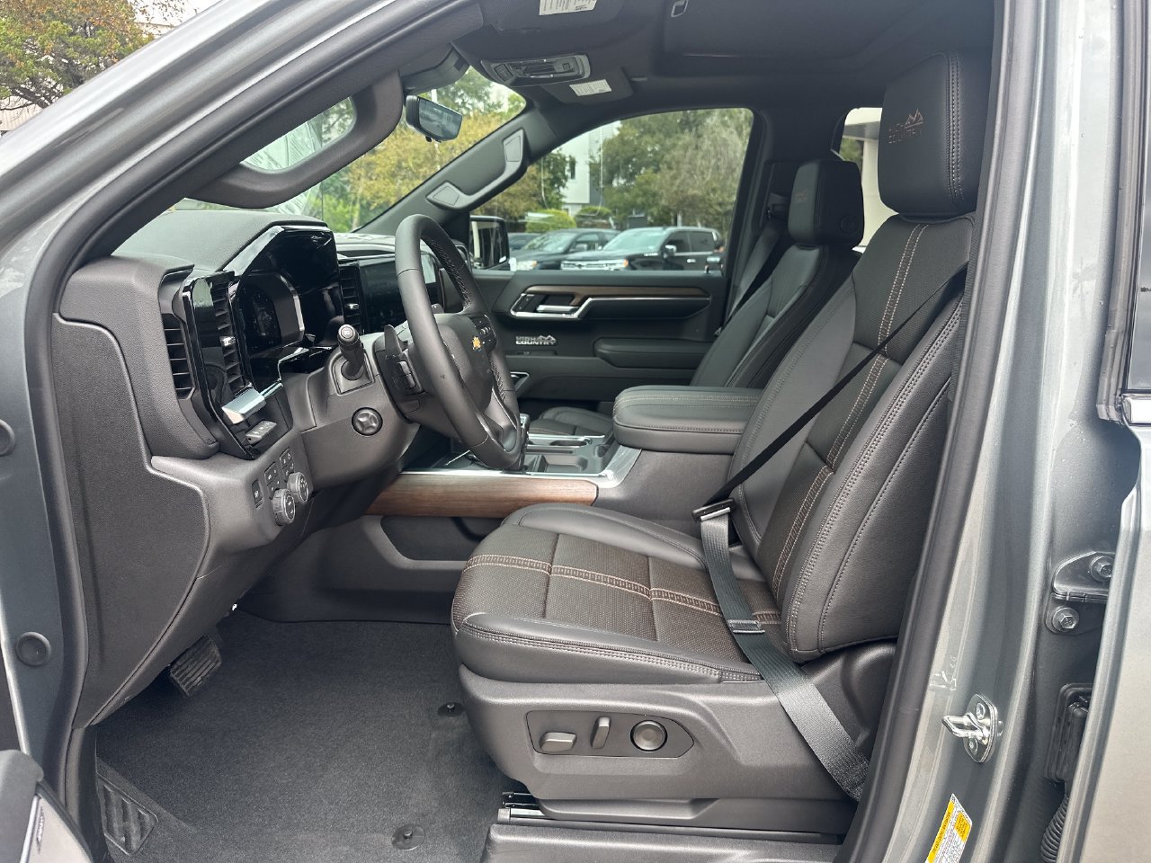 New 2026 Chevrolet Silverado 1500 High Country w/ High Country Premium Package AWD/4WD image 9