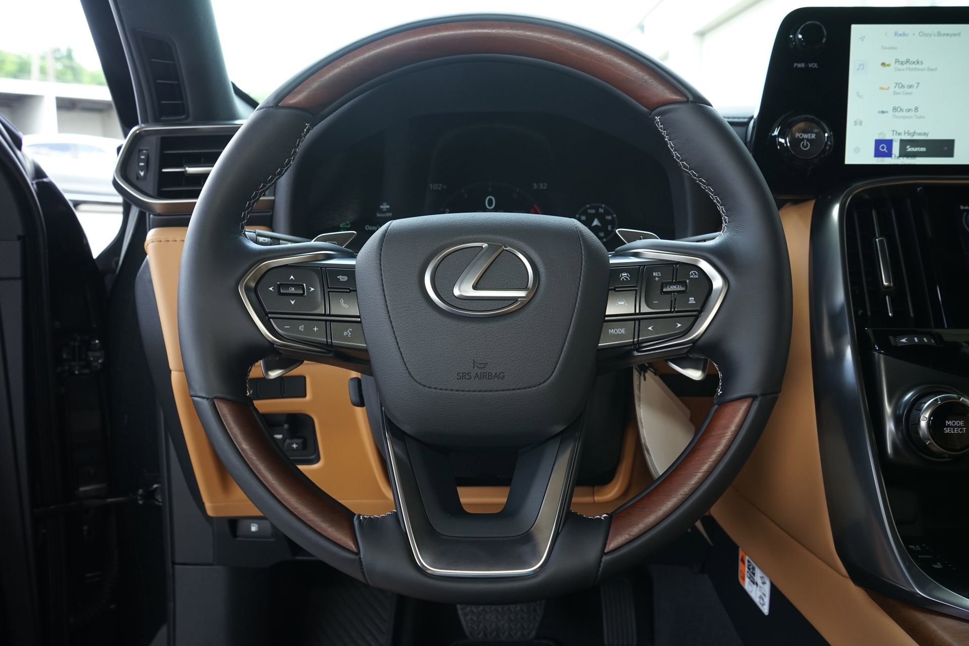 Used 2026 Lexus LX 700h Luxury image 12