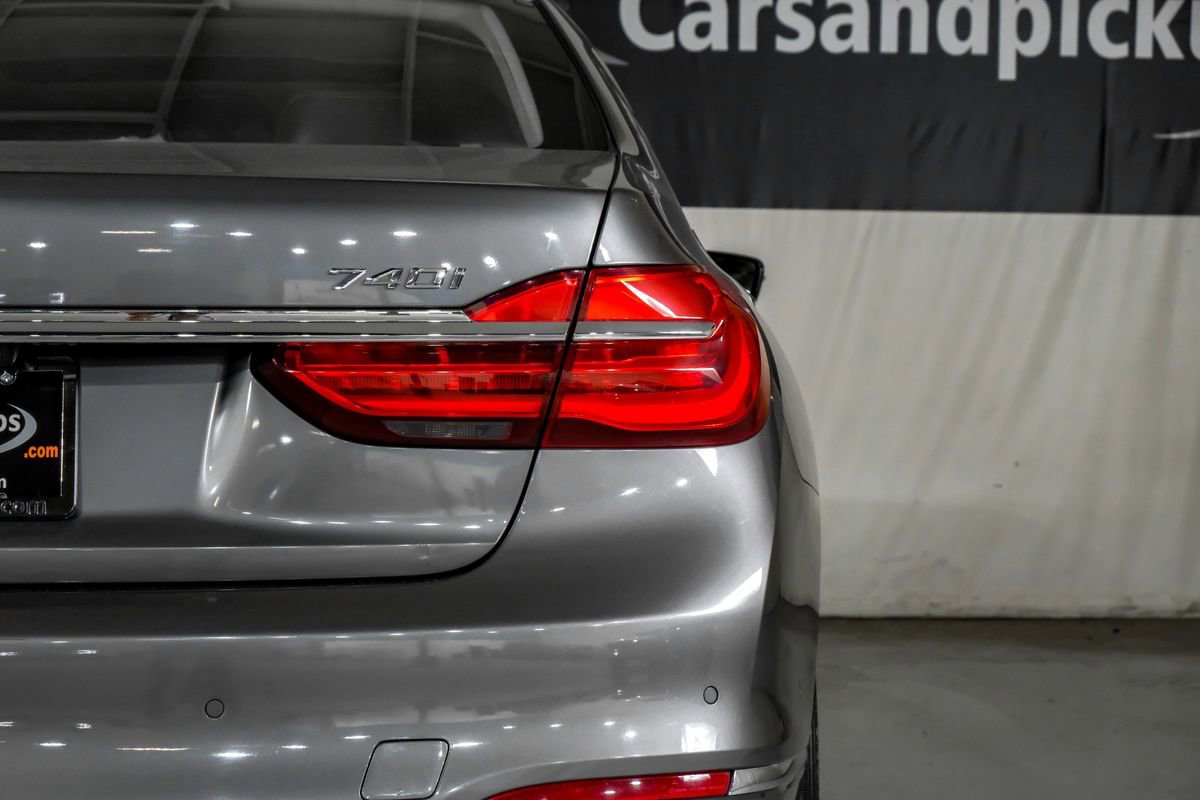 Used 2017 BMW 740i xDrive image 43