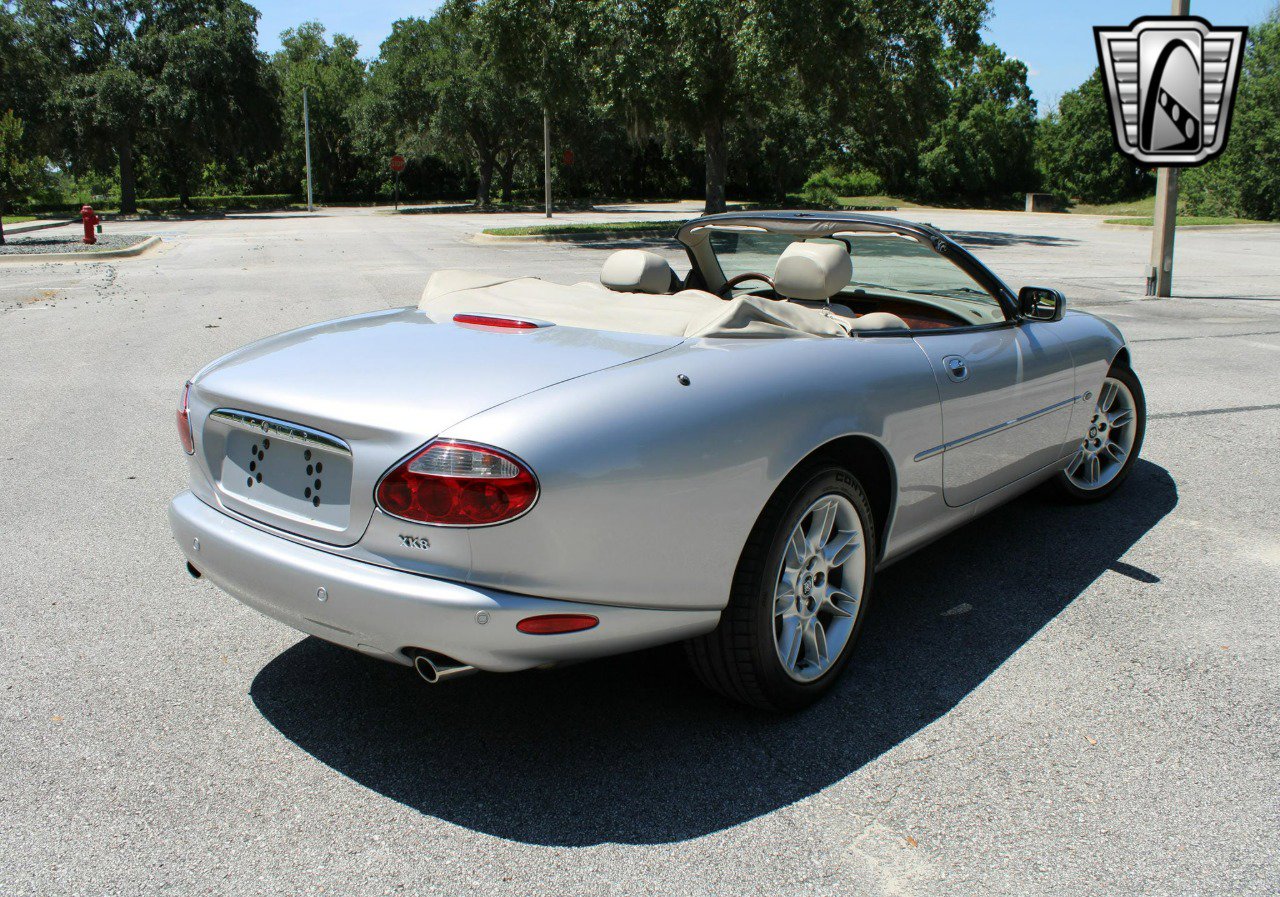 Used 2002 Jaguar XK8 Convertible image 9