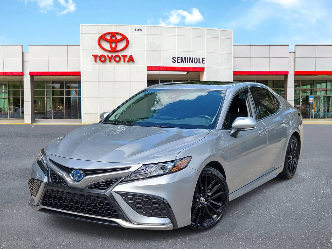 Used 2024 Toyota Camry XSE w/ Navigation Package FWD image 1