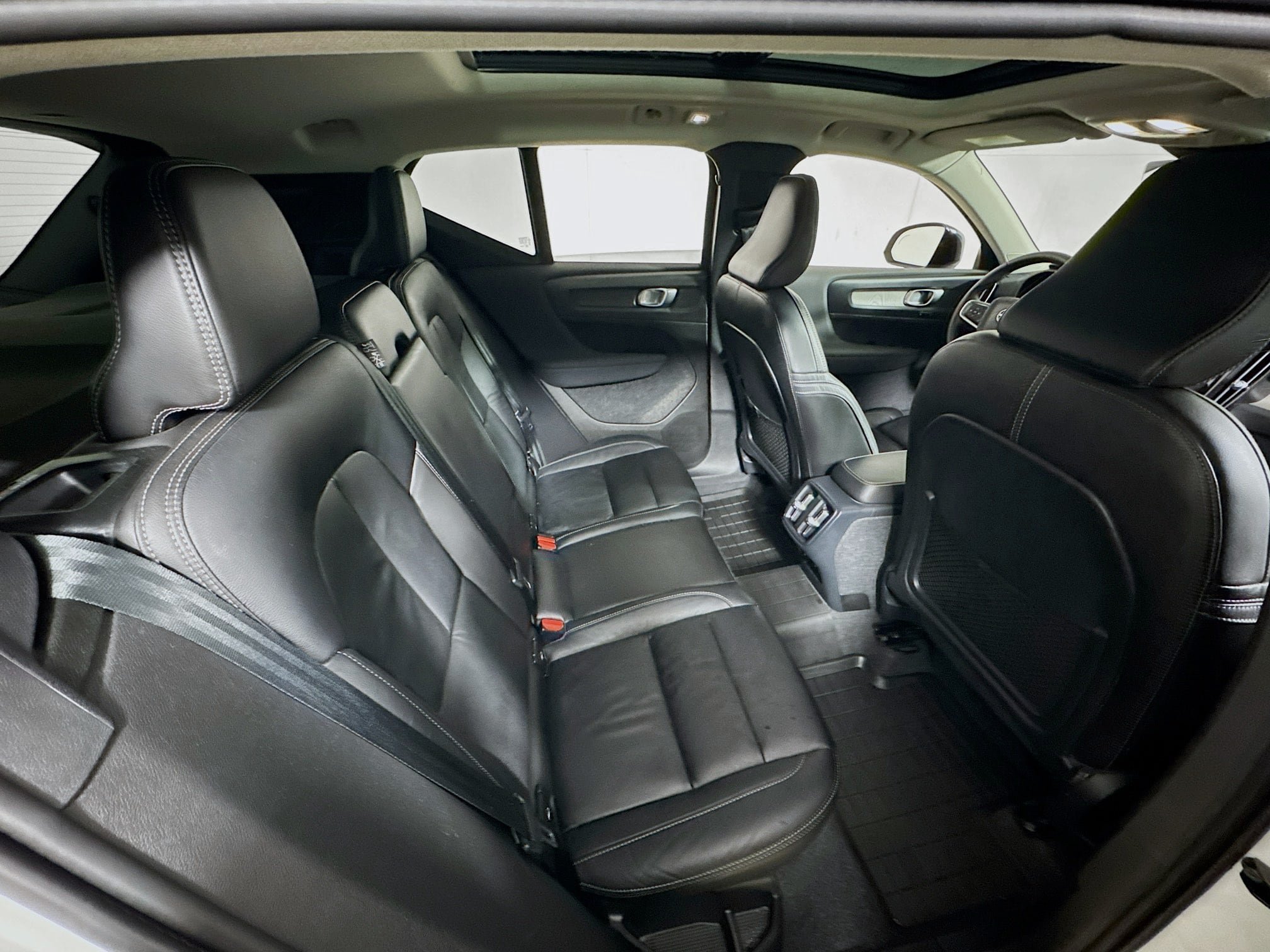 Used 2023 Volvo XC40 B5 Plus w/ Climate Package AWD/4WD image 26
