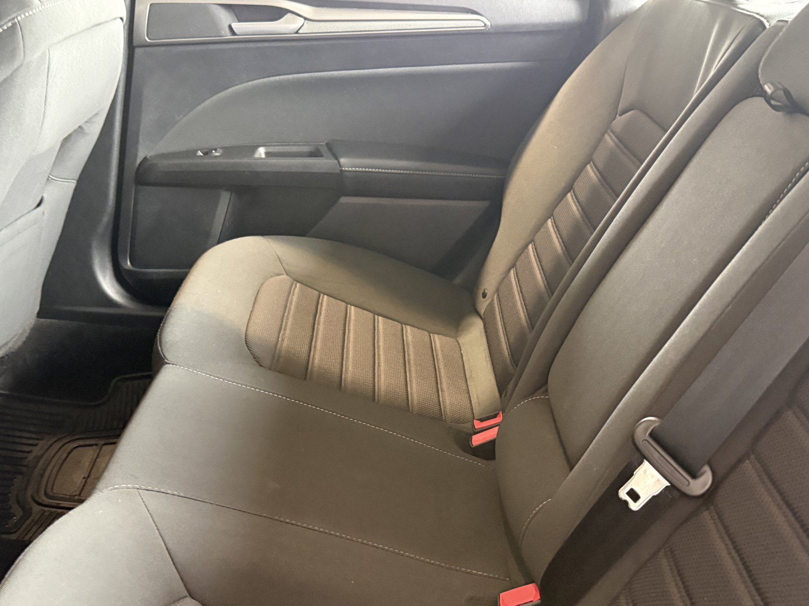 Used 2020 Ford Fusion SE FWD image 28