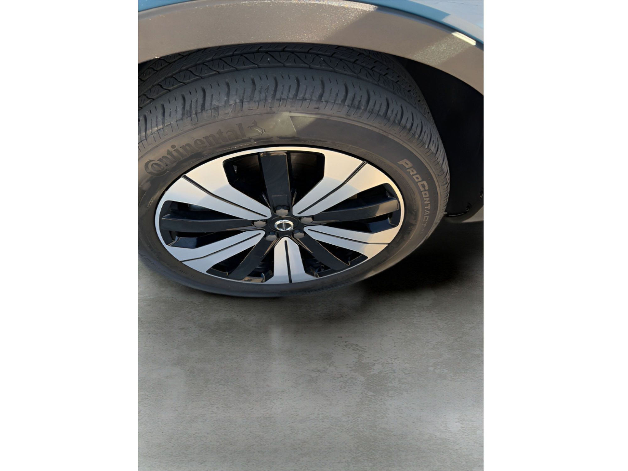 Used 2023 Volvo C40 P8 Recharge Plus AWD/4WD image 18